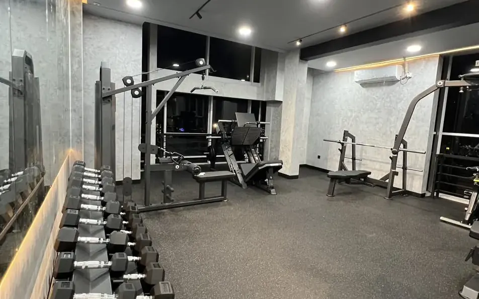 Fitopia 24/7 BSD City di malam hari — gym 24 jam di The Icon Tangerang Selatan