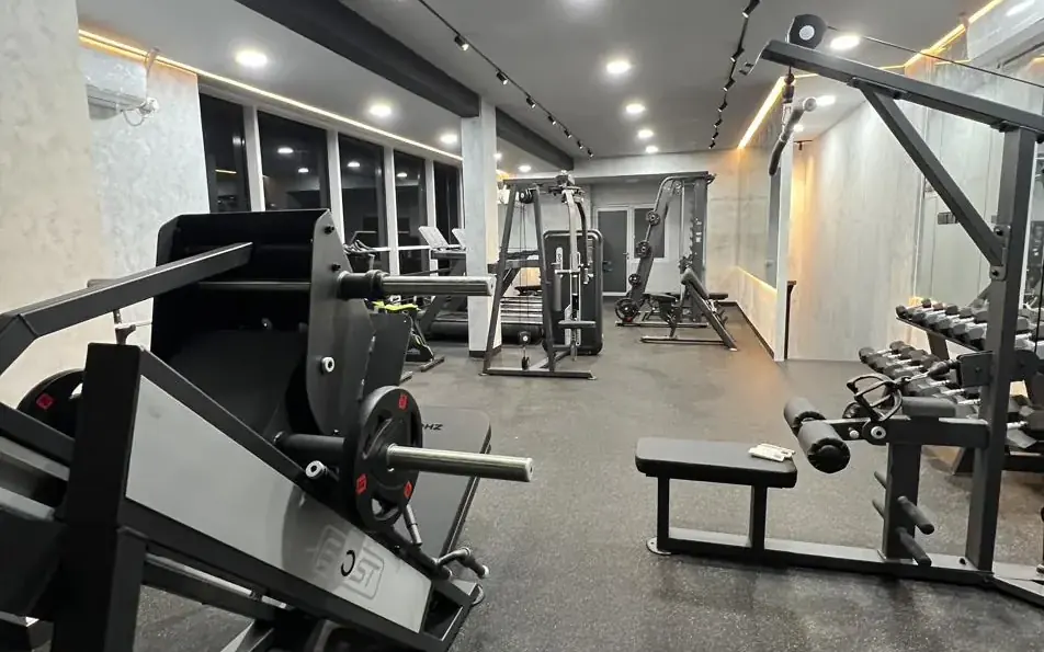Interior gym Fitopia 24/7 BSD City — contoh bisnis autopilot dengan aset riil