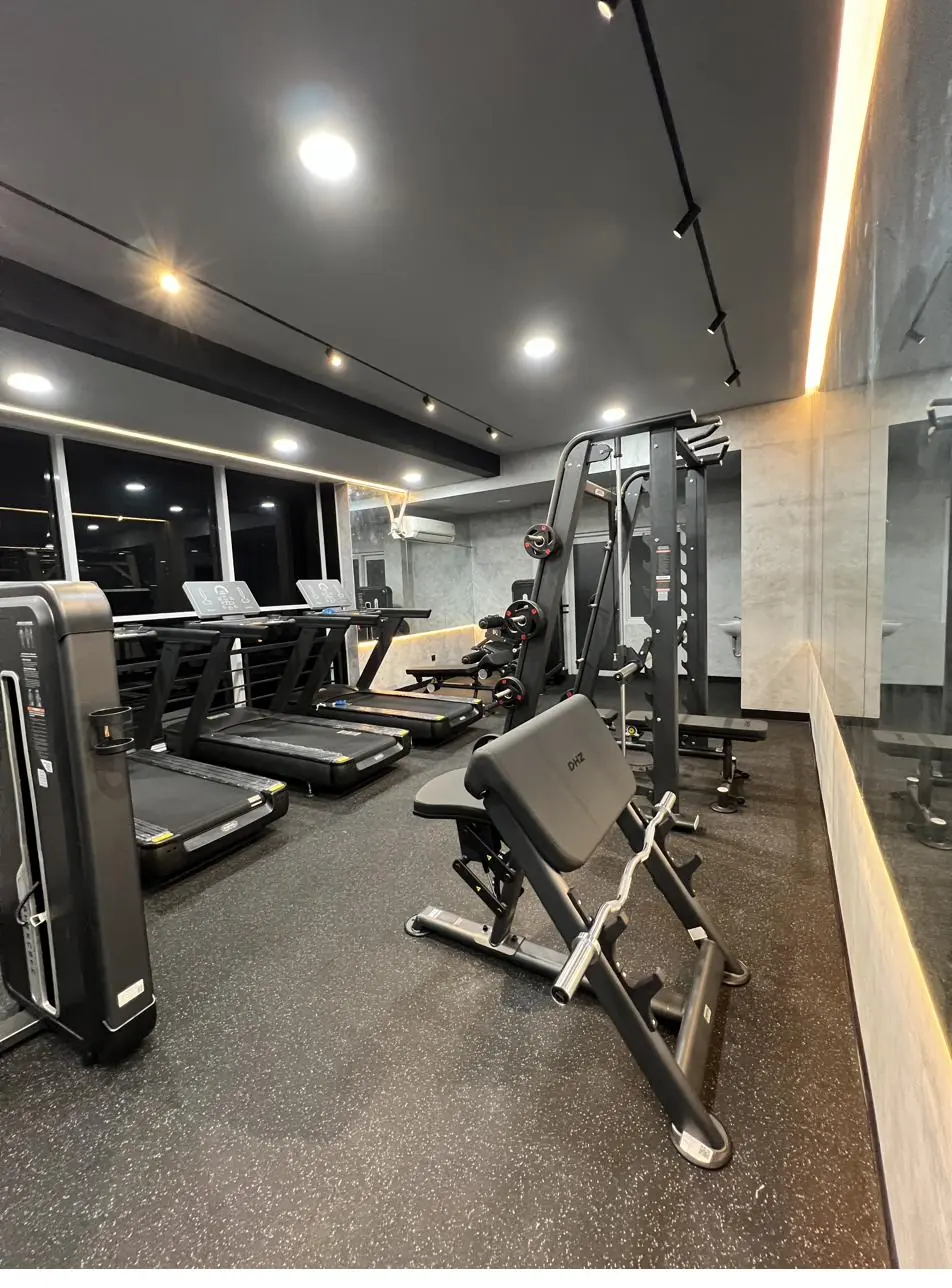Barisan treadmill dan smith machine Fitopia BSD